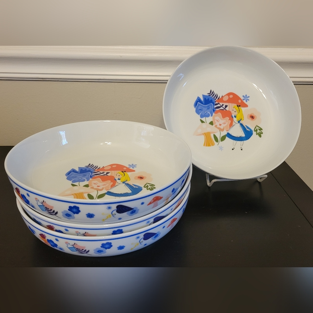 Set of Four Large Disney's Alice in Wonderland Bowls